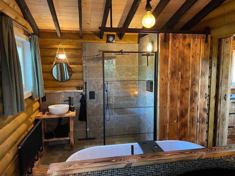 Knusse En Gezellige Blokhut De Bijenstal Villa Dedemsvaart Luaran gambar
