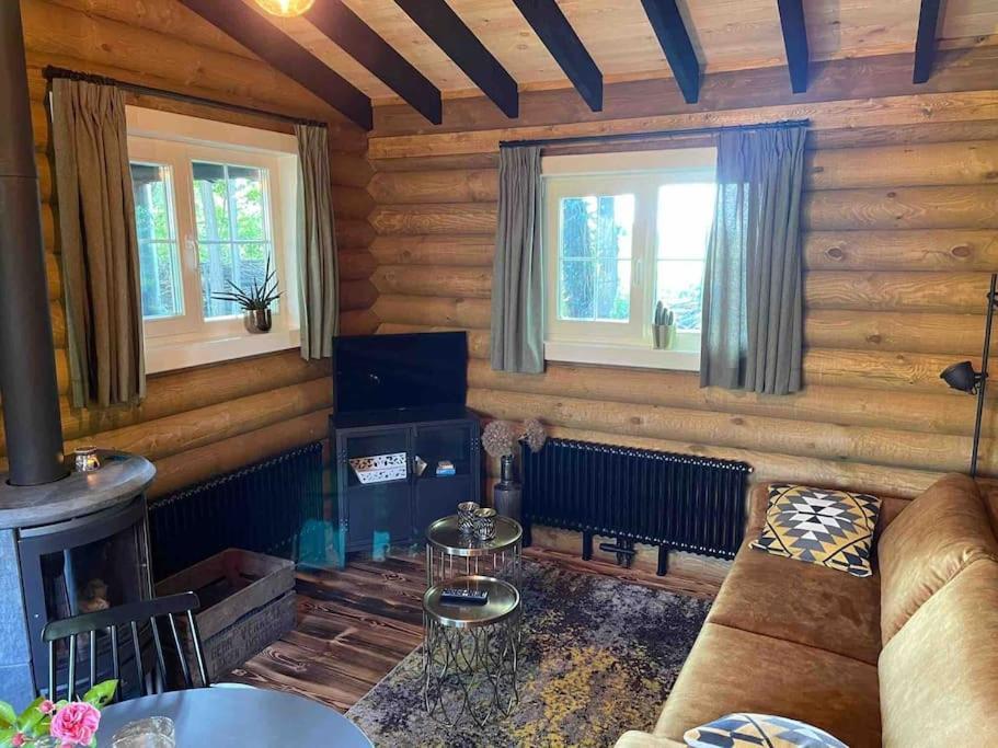 Knusse En Gezellige Blokhut De Bijenstal Villa Dedemsvaart Luaran gambar